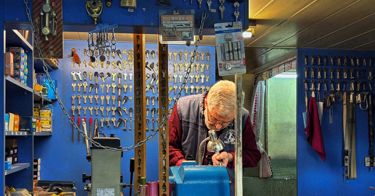 Why a Commercial Locksmith Protects Your Business Differently Than a Home — Quantum Guard Mississauga Security